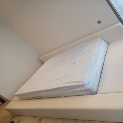 Minimal Luxe Comfort Bed